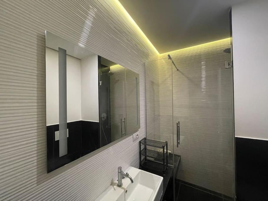 Cozy Apartment Near The Colosseum Rome Exterior photo